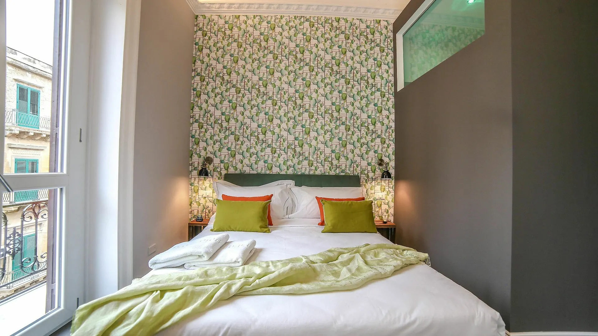 Family Affair Luxury Rooms&Suites Palermo Bed & Breakfast